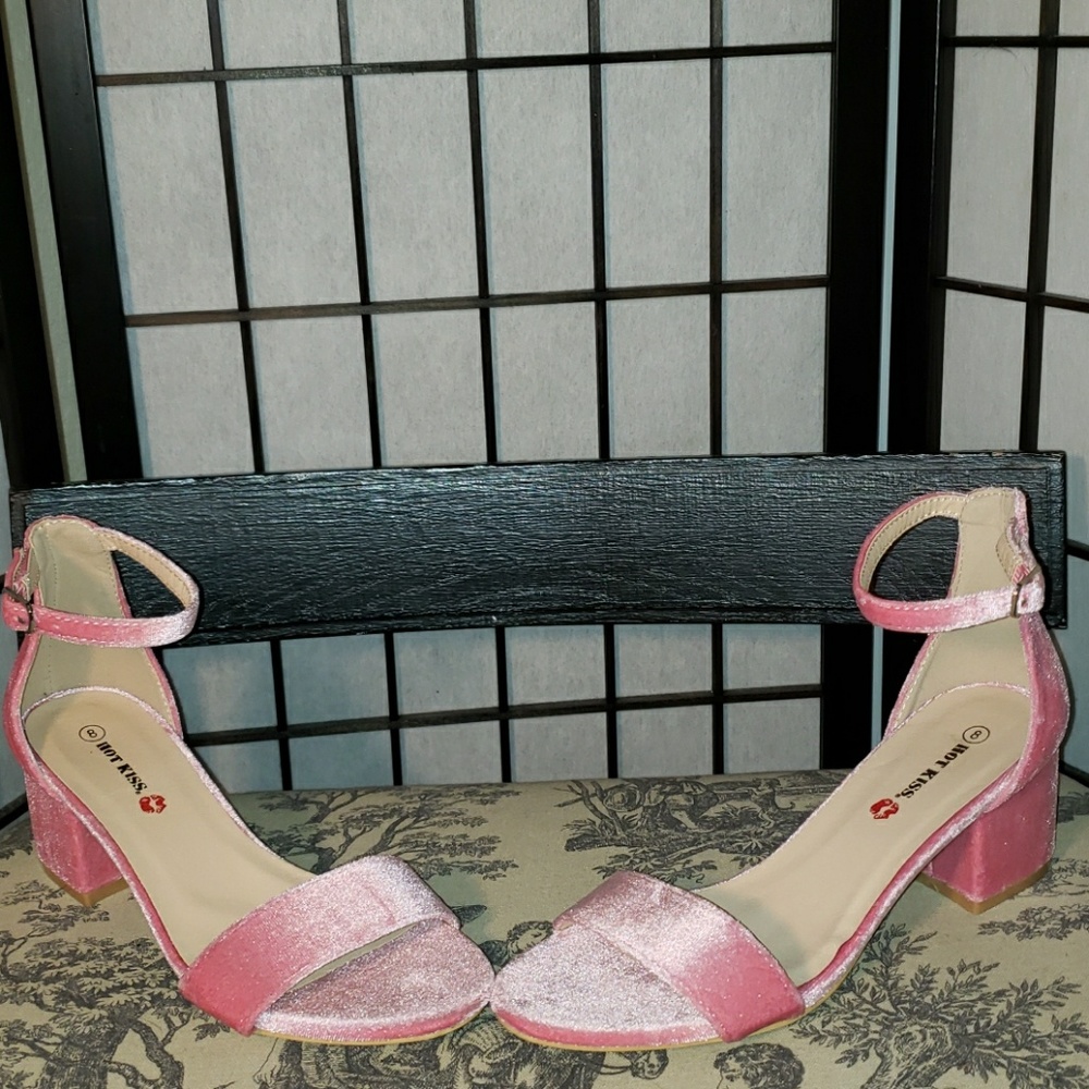 🦇😎 Hot Kiss 😎🦇 Pink! Velvet! Feminine! Pretty!